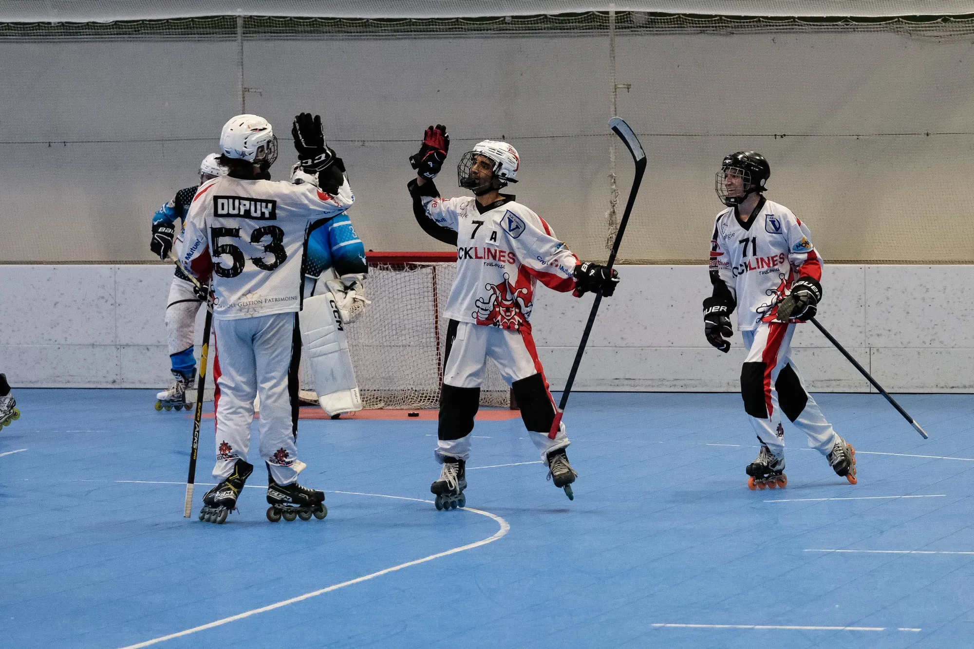 Célébration d'un but, l'équipe groupée